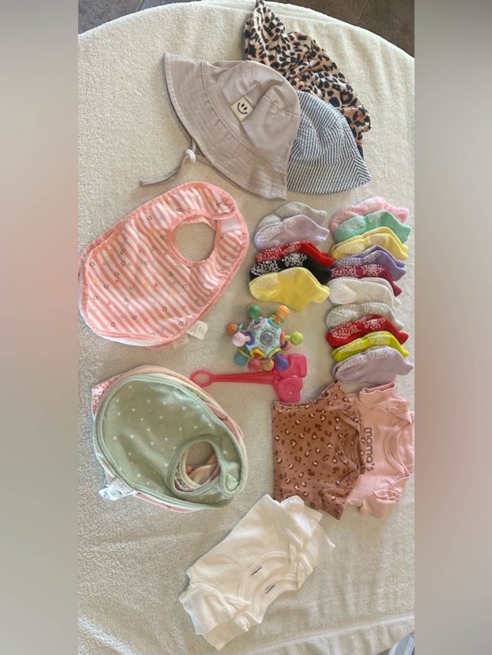 🍼 Newborn Baby Bundle 0–6M – Socks, Bibs, Hats + FREE Toys